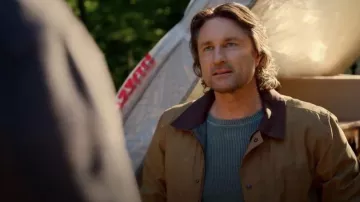Veste courte de campagne en coton ciré résistante à l’eau Filson Ranger portée par Jack Sheridan (Martin Henderson) telle que vue dans Virgin River (S07E06)