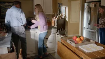 Birkenstock Taupe Suede Birkenstock WMNS Boston Soft Footbed usado por (Sarah Dugdale) visto en Virgin River (S07E06)