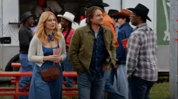 Vestido Midi de vaquero Balia de la Reforma que lleva Melinda Monroe (Alexandra Breckenridge) en Virgin River (S07E08)
