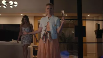 Cárdigan Balmain de cuatro bolsillos que lleva Nancy (Kate Mara) como se ve en Imperfect Women (S01E02)