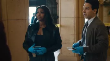 Chaqueta de cuero Alice + Olivia Hyde llevada por Daphne Forrester (Javicia Leslie) vista en High Potential (S02E15)