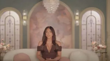 Boohoo Robe Midaxi structurée Power Mesh Premium portée par Jessi Ngatikaura, telle que vue dans The Secret Lives of Mormon Wives (S04E01)