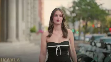 Vestido mini de motel, Panolia con lazo, lazo, llevado por Mikayla Matthews como se ve en Las Vidas Secretas de las Esposas Mormonas (S04E03)