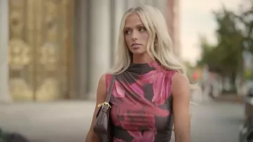 Asos design : haut haut à haut haut à ourlet asymétrique fronce, porté par Miranda Mcwhorter, comme on le voit dans The Secret Lives of Mormon Wives (S04E03)