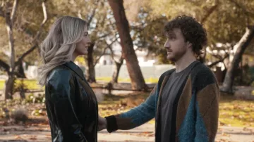 Cardigan All Saints Bernie Bean Geo Pattern llevado por Flynn (Jake Short) visto en 9-1-1 (S09E14)