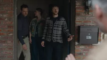Pull polo Jovien masculin Ted Baker porté par Flynn (Jake Short) tel que vu dans 9-1-1 (S09E14)