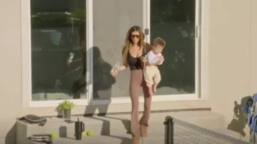 Bota® UGG Classic Ultra Mini Platform usada por Taylor Frankie Paul vista en The Secret Lives of Mormon Wives (S04E07)