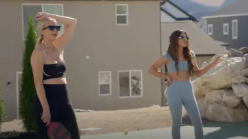 Bralette de manga Gymshark Soft Sculpt Cap Sleeve usado por Jessi Ngatikaura, tal como se ve en The Secret Lives of Mormon Wives (S04E07)
