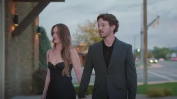 Vestido Maxi de Satén de Boda de Hola Molly Winery Negro llevado por Mikayla Matthews, tal como se ve en Las vidas secretas de las esposas mormonas (S04E09)