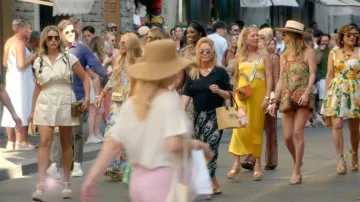 Sandalias de cuña de cuero tejido en tributo a Saint Laurent usadas por Amanda Frances en Las verdaderas amas de casa de Beverly Hills (S15E14)