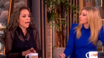 Chemise en dentelle en mélange coton Gucci Love Parade portée par Sunny Hostin telle que vue dans The View le 19 mars 2026
