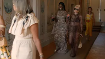 Mini bolso de hombro Napa acolchado con triángulo de Prada System que lleva Erika Jayne, tal y como se ve en Las verdaderas amas de casa de Beverly Hills (S15E14)
