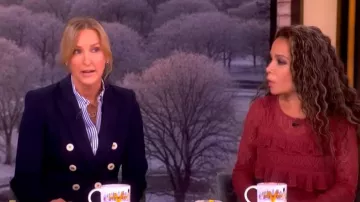 Chaqueta Dickey de Veronica Beard Miller llevada por Lara Spencer vista en The View el 20 de marzo de 2026