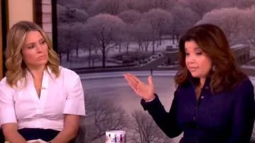 Diane von Furstenberg Michele Mono llevado por Ana Navarro visto en The View el 22 de marzo de 2026