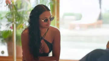 Lunettes de soleil Céline Triomphe Métal 01 portées par Keyaira Snow vues à Canada Shore (S01E09)