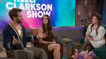 Cardigan Marni porté par Nick Viall, vu dans The Kelly Clarkson Show le 23 mars 2026