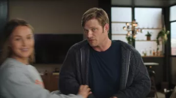 Sweat à capuche tricot torsadé à fermeture complète en tricot Rag & Bone porté par Atticus Lincoln (Chris Carmack) tel que vu dans Grey’s Anatomy (S22E13)