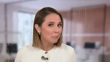 H&M Short-Sleeved Bouclé Cardigan worn by Elizabeth Schulze as seen in Good Morning America on March 24, 2026