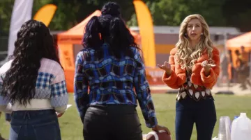 Camiseta de seda adornada Isabel Marant Audrana Cut llevada por Tisha Basmati (Heidi Hardner) como se ve en La caída y el ascenso de Reggie Dinkins (S01E05)
