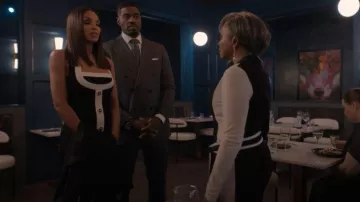 Mini vestido Balmain negro/blanco con botones en el frontal con botones que lleva Mallory (Crystle Stewart) como se ve en Beauty in Black (S02E04)