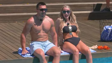 Gafas de sol Prada para mujer 0pr 15ws llevadas por Leah Bowley vistas en Geordie Shore (S26E10)