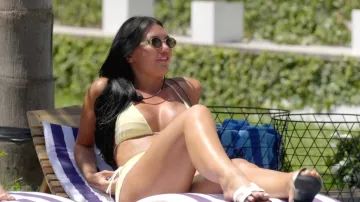 Céline CL40235U portée par Abbie Holborn telle qu’elle est vue dans Geordie Shore (S26E10)
