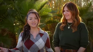 Jersey de polo Tommy Hilfiger llevado por Sherry Cola visto en Wild Vacation Rentals (S01E01)