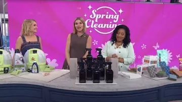 Vestido Kora de Popelina con borde de cereza Shoshanna llevado por Meaghan B Murphy, visto en Today with Jenna & Sheinelle el 25 de marzo de 2026