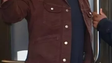Chaqueta llevada por Luke Bryan en la retransmisión completa de The View – 25 de marzo de 2026