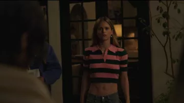 Haut à côtes à ceinture Monse porté par Cora (Audrey Zahn) comme on le voit dans Imperfect Women (S01E03)