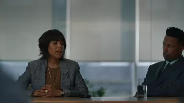 Giorgio Armani Animalier veste blazer en soie Jacquard à simple boutonnage portée par Eleanor (Kerry Washington) telle que vue dans Imperfect Women (S01E03)
