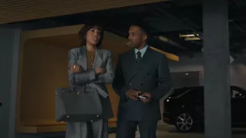 Giorgio Armani Animalier Silk Jacquard Pantalon en papier-papier, jambe droite, porté par Eleanor (Kerry Washington) tel que vu dans Imperfect Women (S01E03)