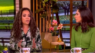 Chemisier à motif Proenza Schouler Adela porté par Sunny Hostin tel que vu dans The View le 26 mars 2026