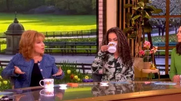Veste Milly Shayne à bordure de tresse carrée portée par Joy Behar telle que vue dans The View le 26 mars 2026