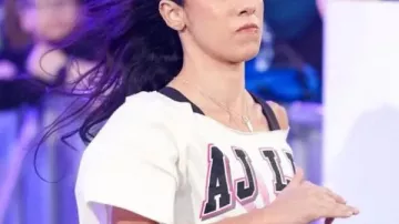Camiseta de AJ Mendez de RAW 2026 lunes por la noche