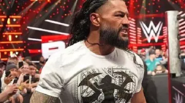 Roman reina la camiseta de RAW 2026 del lunes por la noche en WWE Raw