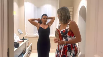 Vestido Midi Embellecido de L'Agence Narissa que lleva Kyle Richards como se ve en The Real Housewives of Beverly Hills (S15E15)