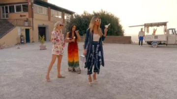 Sandalias de plataforma de cuero Saint Laurent Jodie con tira en el tobillo usadas por Kyle Richards, como se ve en Las verdaderas amas de casa de Beverly Hills (S15E15)