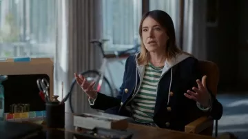Veste Dickey de Veronica Beard Miller portée par Liz (Christa Miller) telle que vue dans Shrinking (S03E09)
