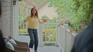 Salomon Xt-6 Chunky Sneakers naranja que lleva Liz (Christa Miller) tal como se ve en Shrinking (S03E09)