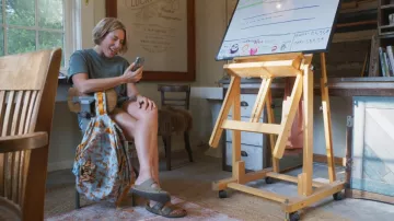 Sandalia de ante unisex Birkenstock Arizona llevada por Erin Napier tal como se ve en Home Town (S10E11)