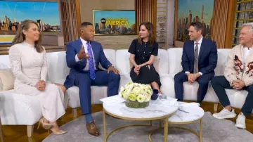 Falda Maxi Reformation Andi con abertura frontal llevada por Ginger Zee, vista en Good Morning America el 27 de marzo de 2026