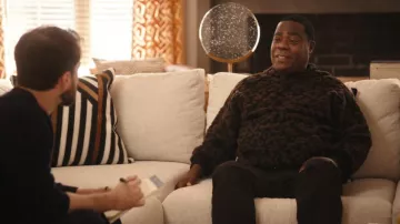 Sweat à capuche Emporio Armani en laine en laine tricoté et décontracté porté par Reggie Dinkins (Tracy Morgan) comme on le voit dans The Fall and Rise of Reggie Dinkins (S01E07)