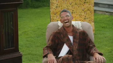 Peignoir vintage Pendleton en laine à carreaux Urban Outfitters porté par Carl Radke tel que vu dans Summer House (S10E09)