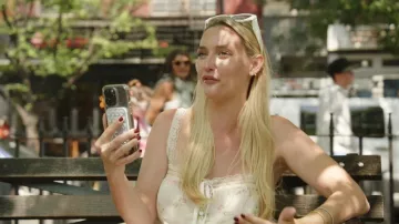 Prada PR 14ZS portée par Bailey Taylor telle que vue dans Summer House (S10E09)