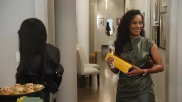Mini-robe Asos Design Look Skinless Manches en Cuir Froncé portée par Mia Calabrese telle que vue dans Summer House (S10E09)