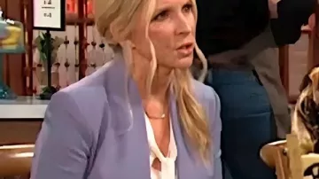 Blazer à manches boutonnées Lauralee Bell 2026 Young & Restless porté par Christine Blair Williams (Lauralee Bell) tel que vu dans The Young and the Restless