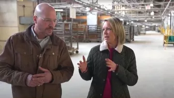 Lauren Ralph Lauren Manteau matelassé en velours côtelé Porté par Dylan Dreyer tel que vu dans Today le 1er avril 2026