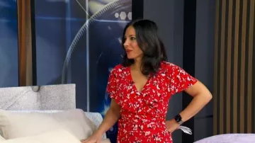 Lauren Ralph Vestido floral con volantes Lauren llevado por Tara Narula tal como se ve en Good Morning America el 1 de abril de 2026