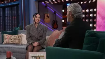 Dicha de arena Mimchik llevada por Demi Lovato, vista en The Kelly Clarkson Show el 27 de marzo de 2026